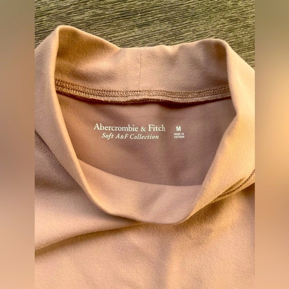 Bodysuit Set of 2. Mock Neck is Med. Ribbed is Large,fits like M/L - Picture 6 of 7